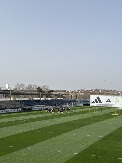 开云体育app-皇马跟队：姆巴佩、贝林等多名球员缺席训练 8名青训小将加入训练