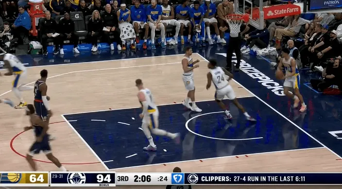 开云体育app-马瑟林单挑科比-布朗打成2+1，快船轰出27-4领先步行者30分