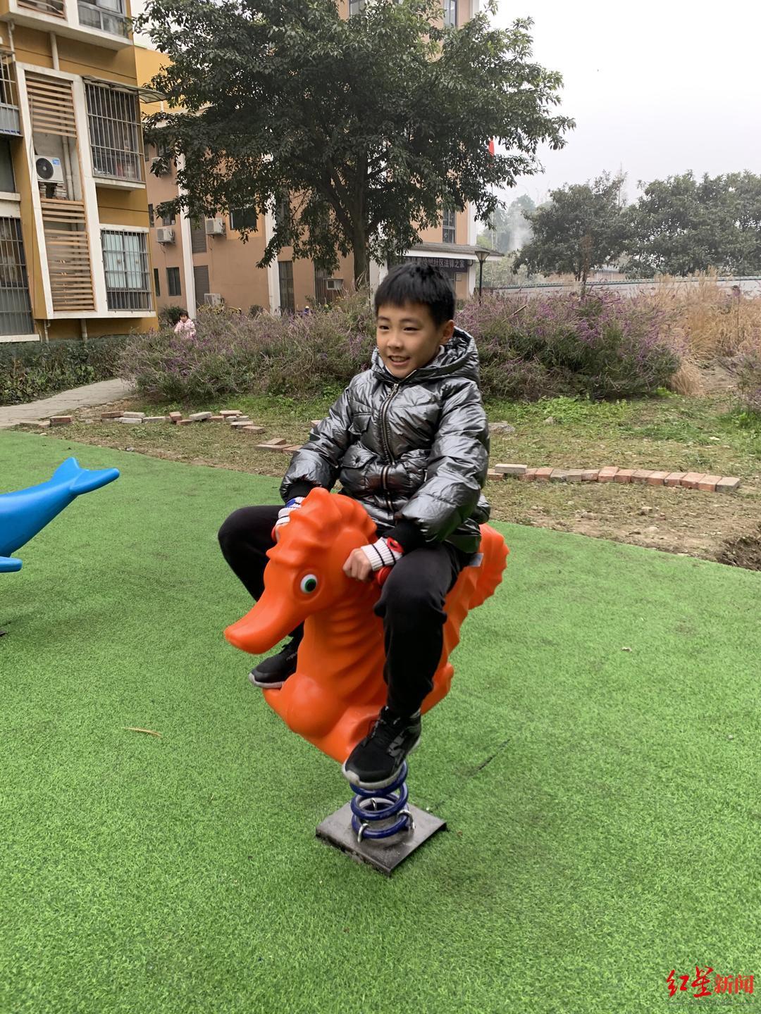 开云体育app-中国职业足球纪录，蓉城小将帅惟浩荣膺中国金童奖！姐姐透露：为领奖专门购置西装