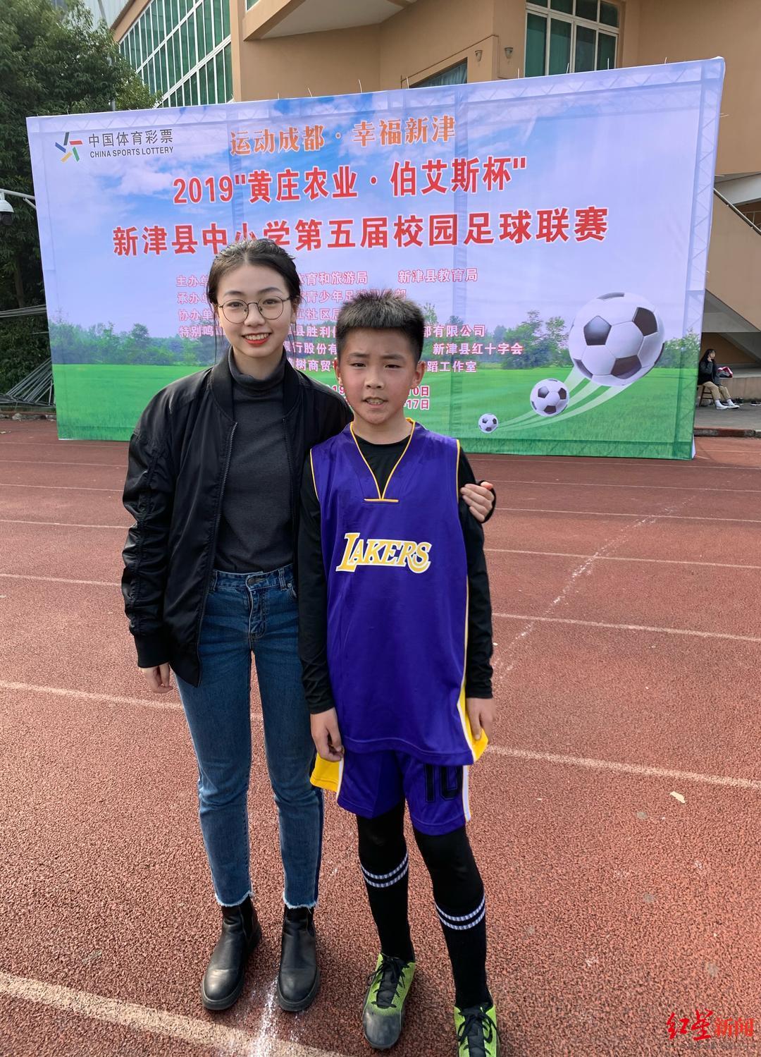 开云体育app-中国职业足球纪录，蓉城小将帅惟浩荣膺中国金童奖！姐姐透露：为领奖专门购置西装