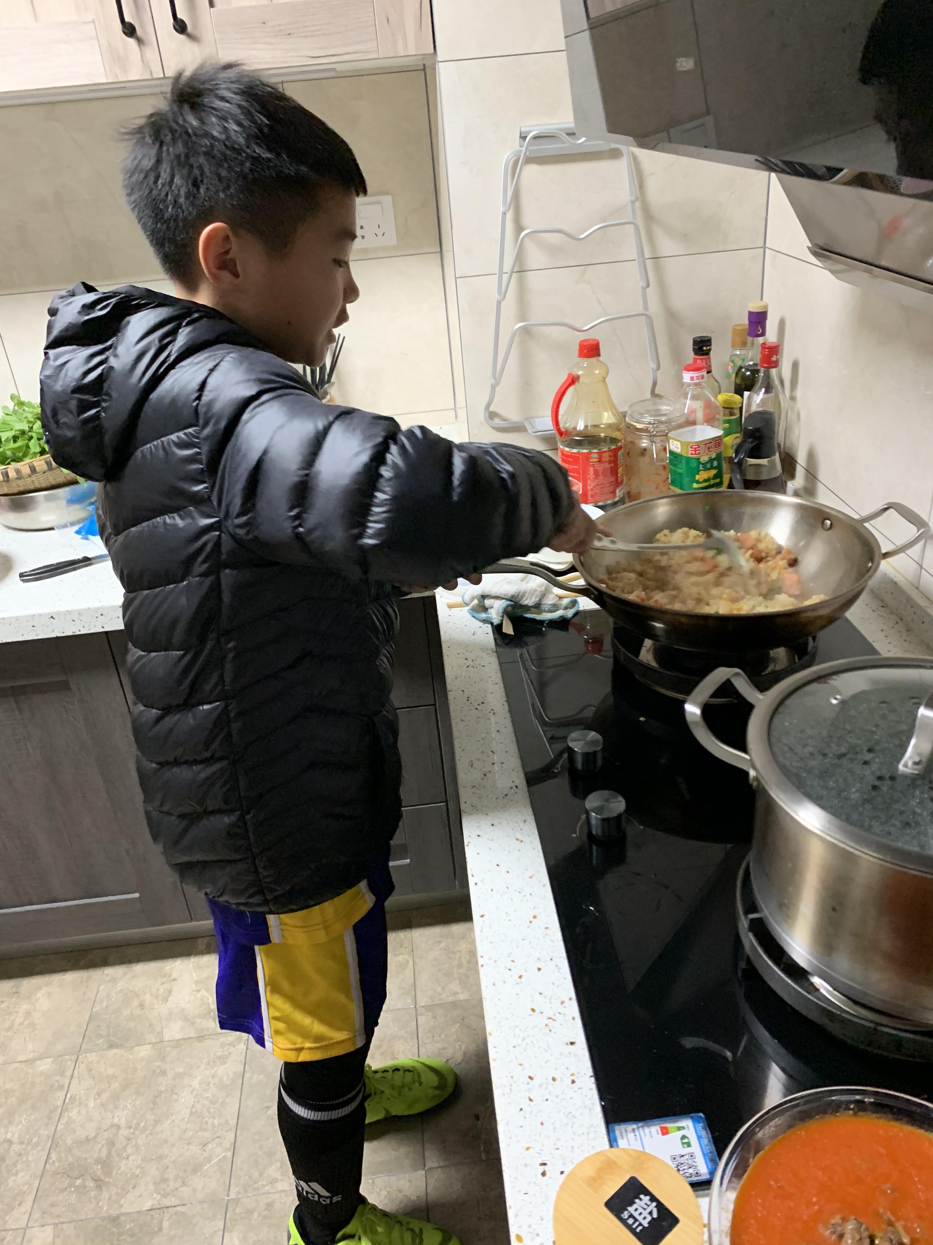 开云体育app-中国职业足球纪录，蓉城小将帅惟浩荣膺中国金童奖！姐姐透露：为领奖专门购置西装